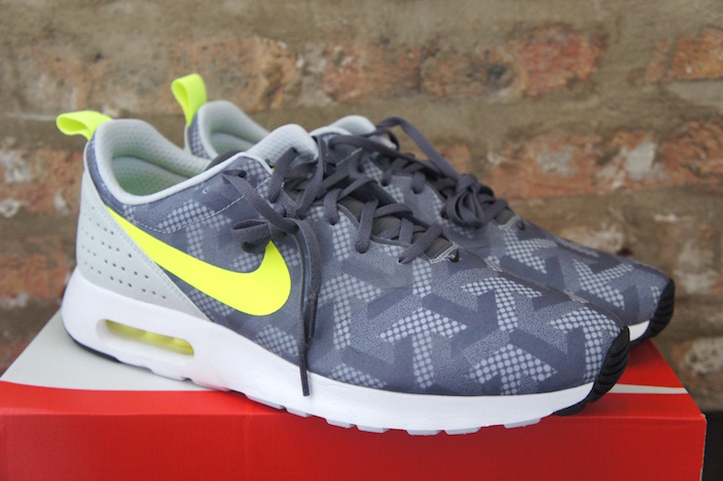 nike tavas grey