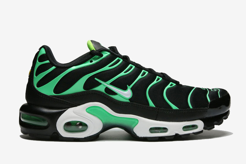 light green air max plus