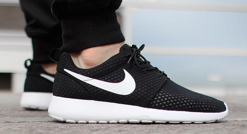 nike roshe one black