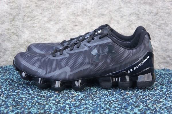 Under Armour Scorpio Men’s Gray and Blue Running Shoes under-armour-charcoalredblack-  main image 3