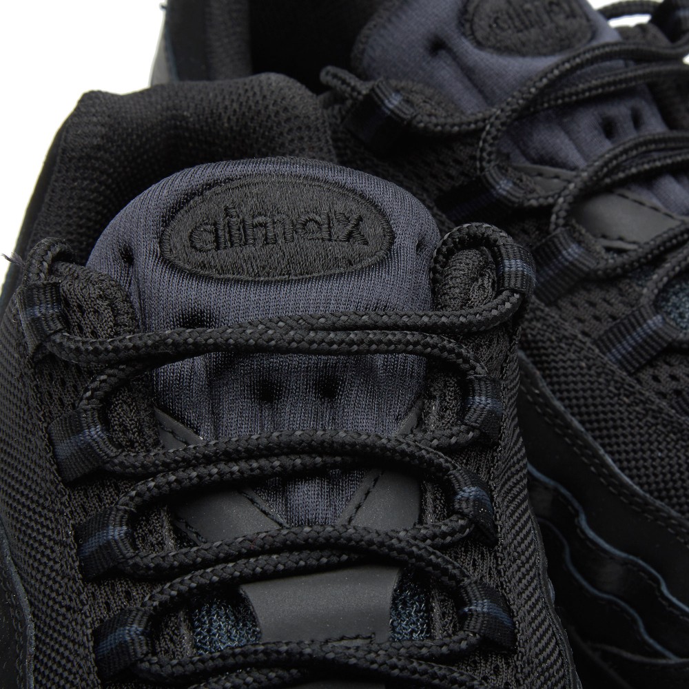 triple black air max 95