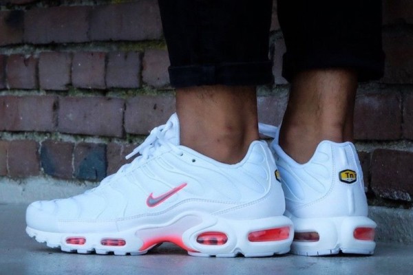 red white tns