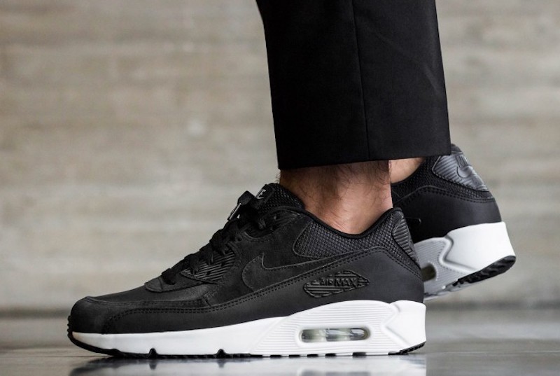 air max 90 ultra black white