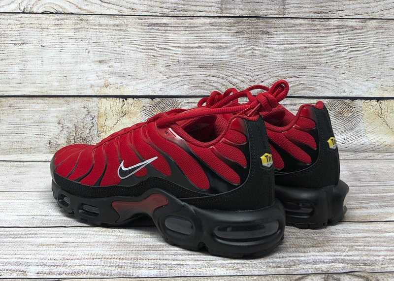 nike air max plus red black white