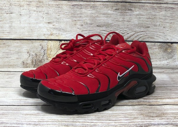 nike air max plus university red and black