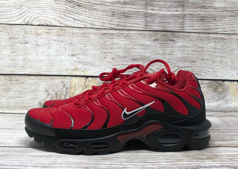 nike air max plus red and black