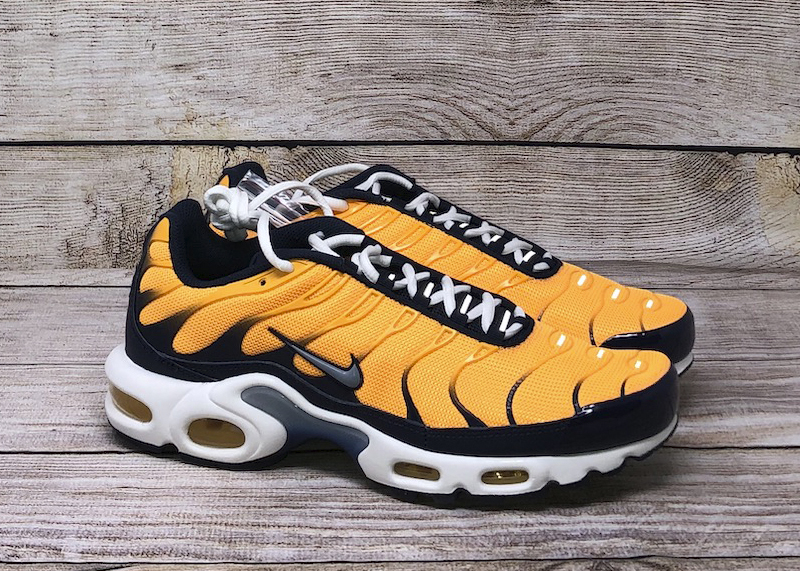 orange air max nike