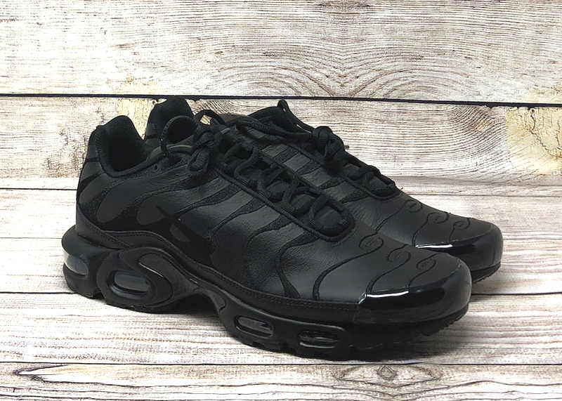 nike air max plus tn all black