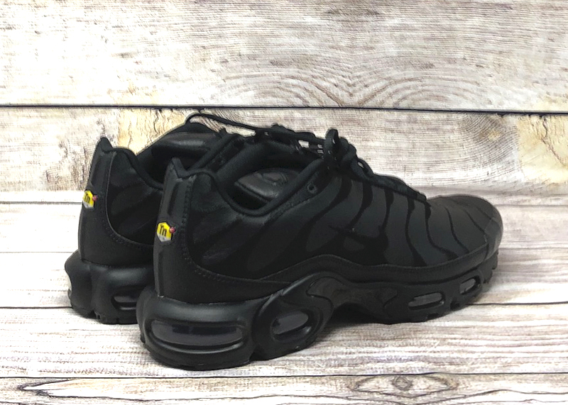 nike air max plus 3 triple black leather