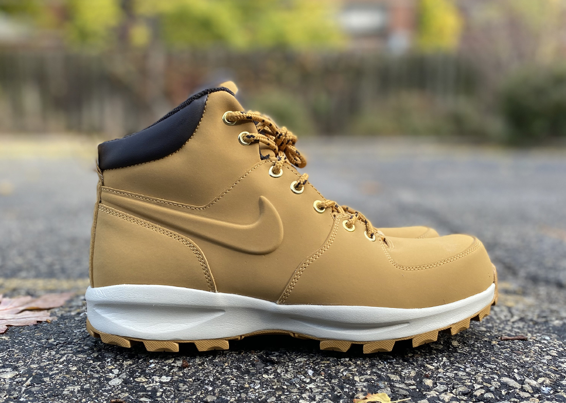 nike tan manoa boots