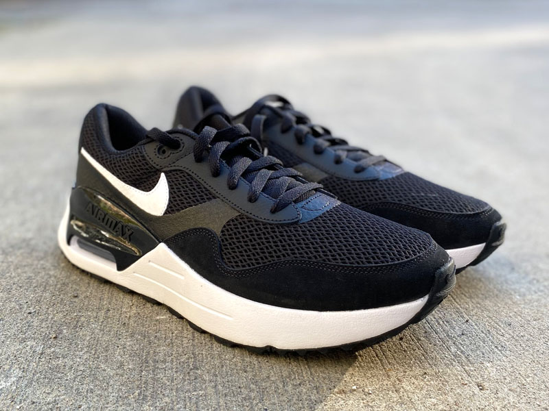 DM9537 001 Air Max SYSTM black white 1