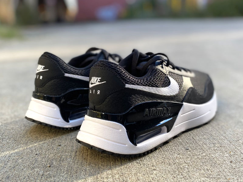 DM9537 001 Air Max SYSTM black white 2