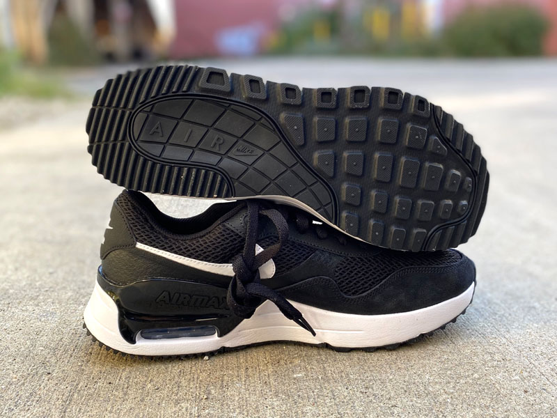 DM9537 001 Air Max SYSTM black white 4