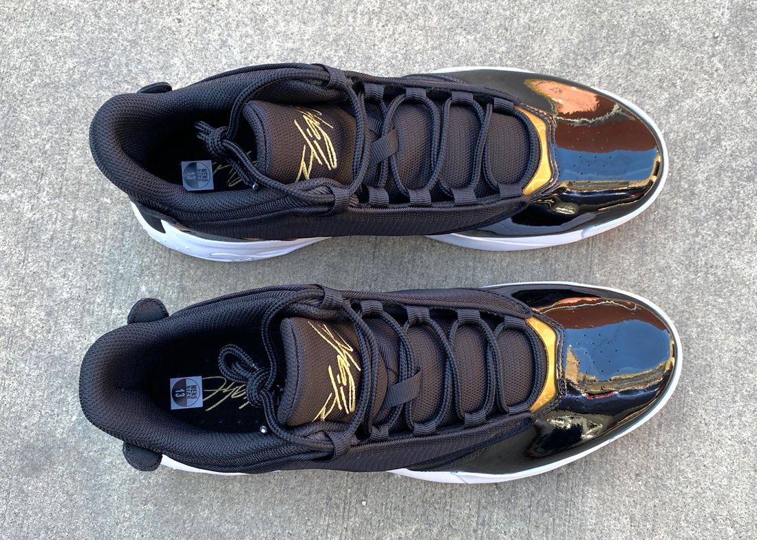 Jordan Aura 4 Black gold 2