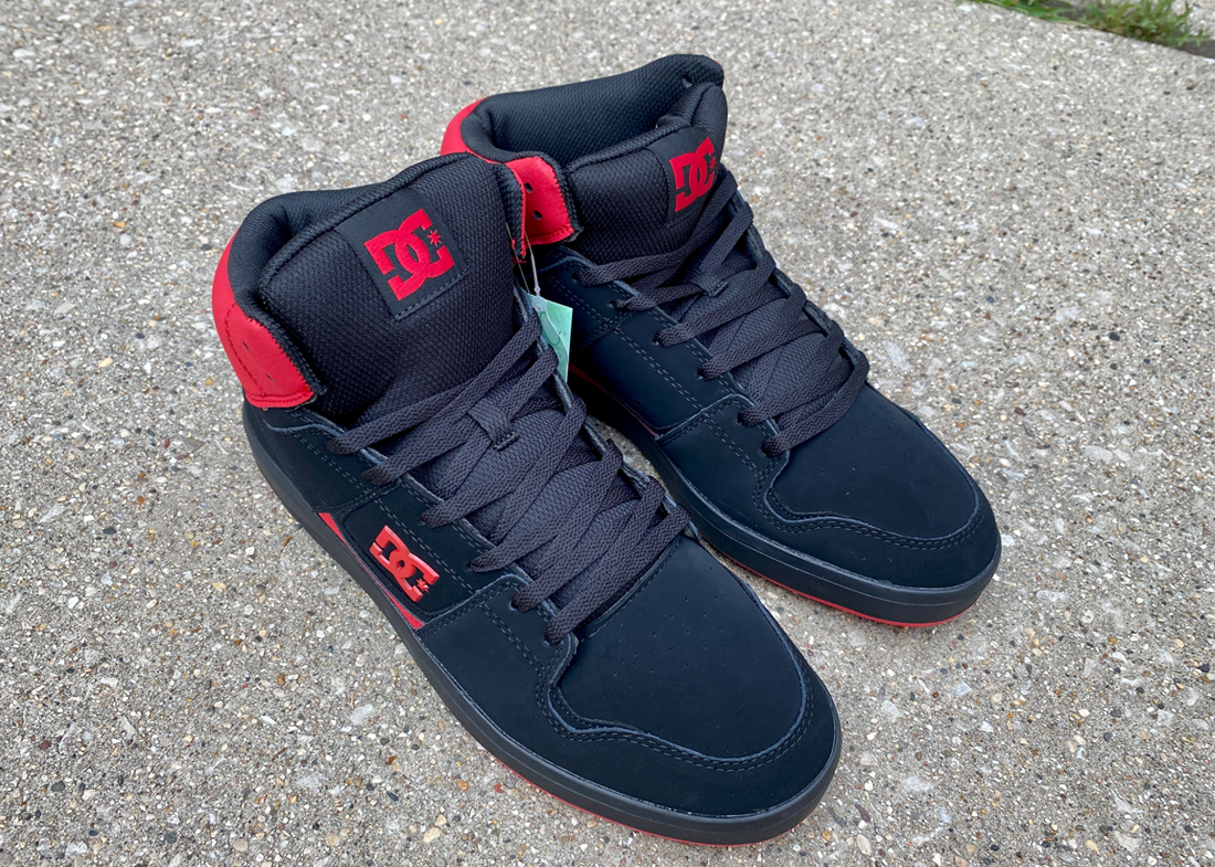 DC SHoes Hi Top Black red 2