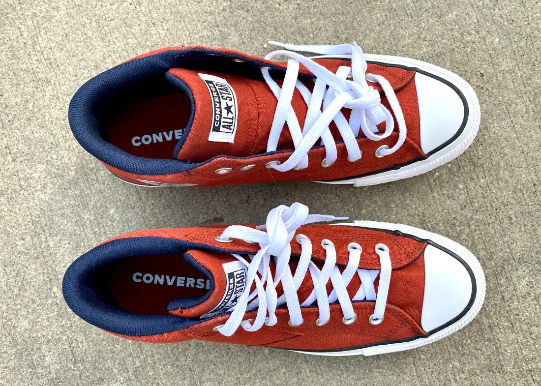 Converse mid top sneakers maroon2