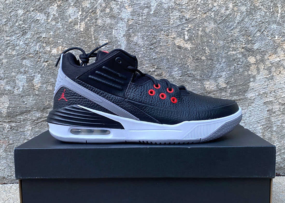 Jordan Aura 5 black red 1