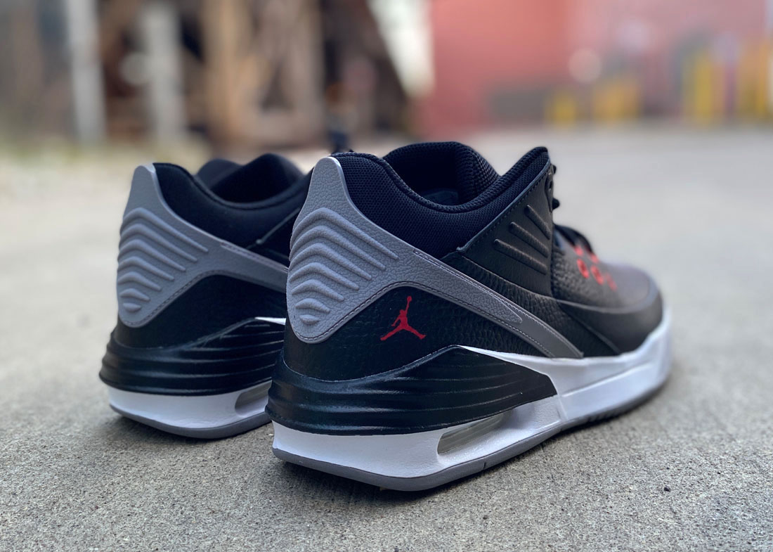 Jordan Aura 5 black red 3