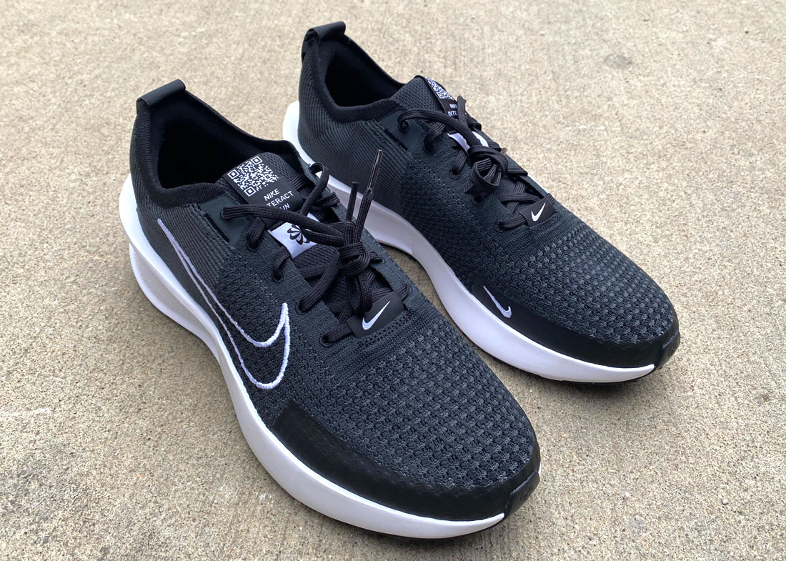 Nike Interact Run black white3