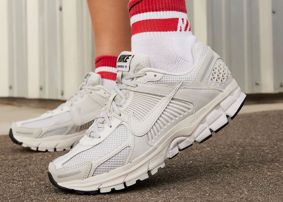 Nike Vomero 5 white